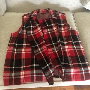 Chaps Women’s 1X Asymmetrical Zip Red Plaid Vest